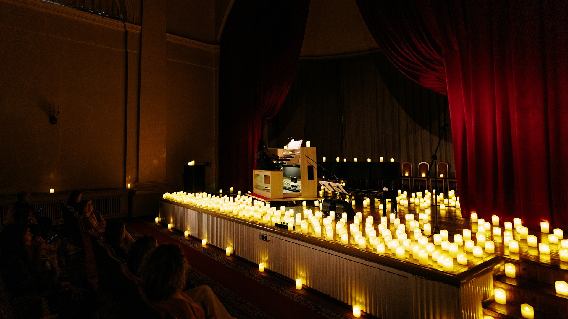 Музыкальный поединок при свечах. Орган & Рояль