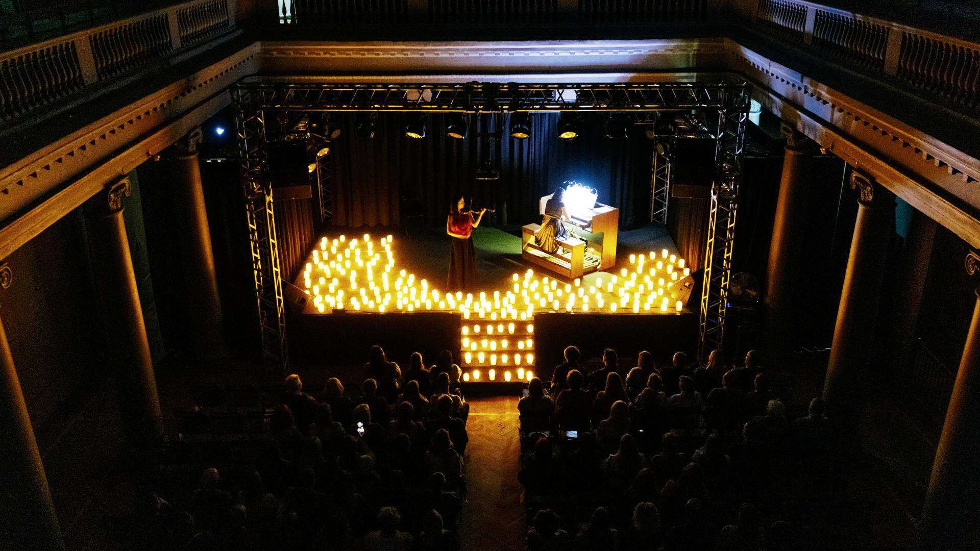 ЛЮДОВИКО ЭЙНАУДИ: Неоклассика при свечах,.